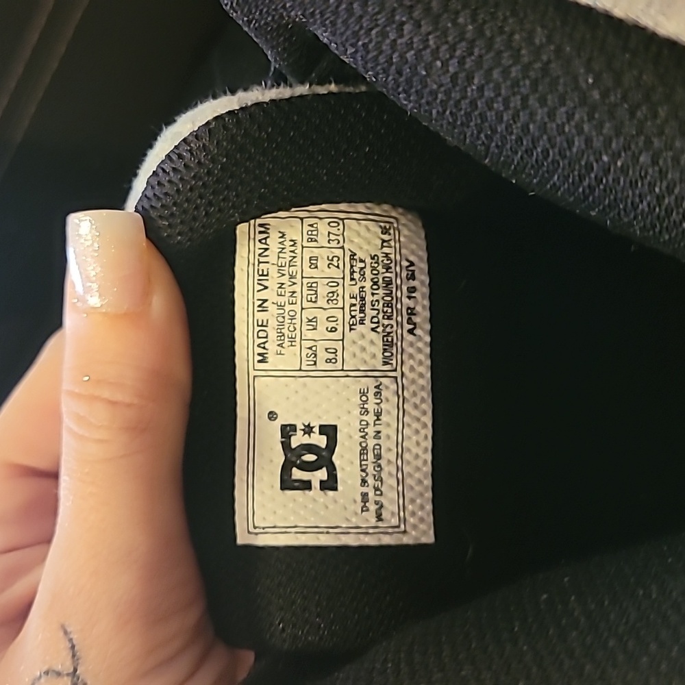 DC Hightops - Picture 4 of 5